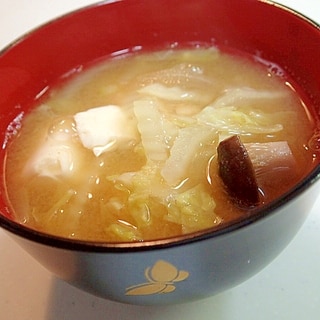 玉葱・エリンギ・白菜・豆腐のお味噌汁